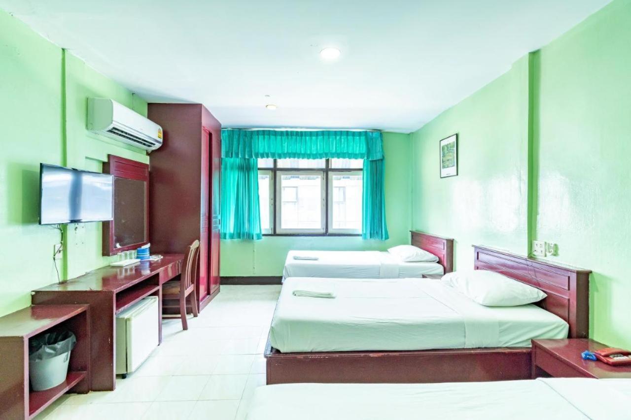 Woodlands Inn Бангкок Экстерьер фото
