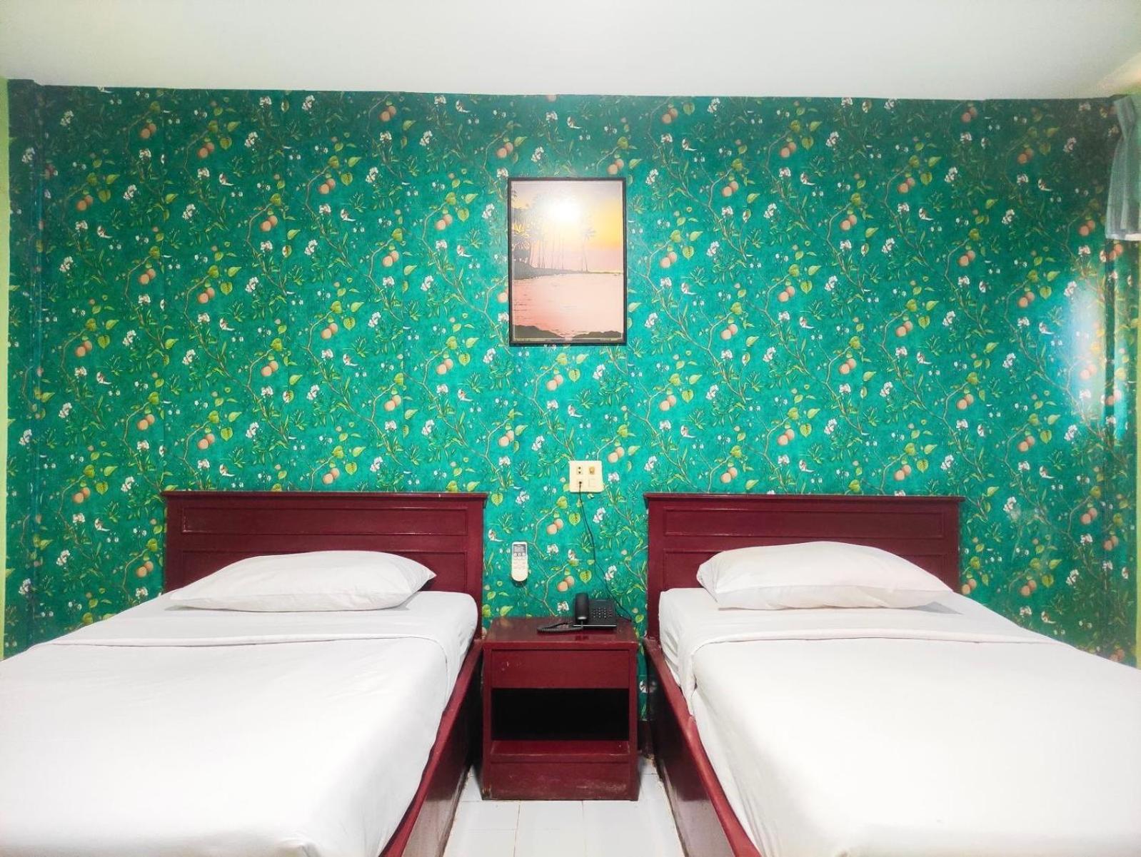 Woodlands Inn Бангкок Экстерьер фото